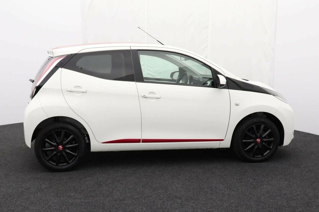Toyota Aygo X X-press White #8