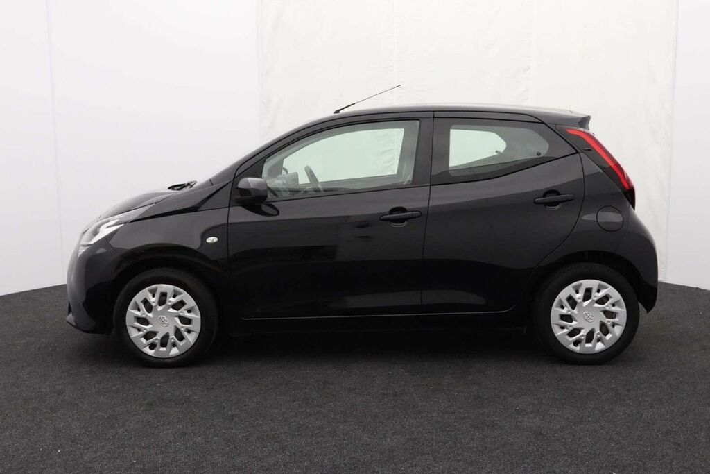 Toyota Aygo X 1.0 Aygo X-play Vvt-i Black #4