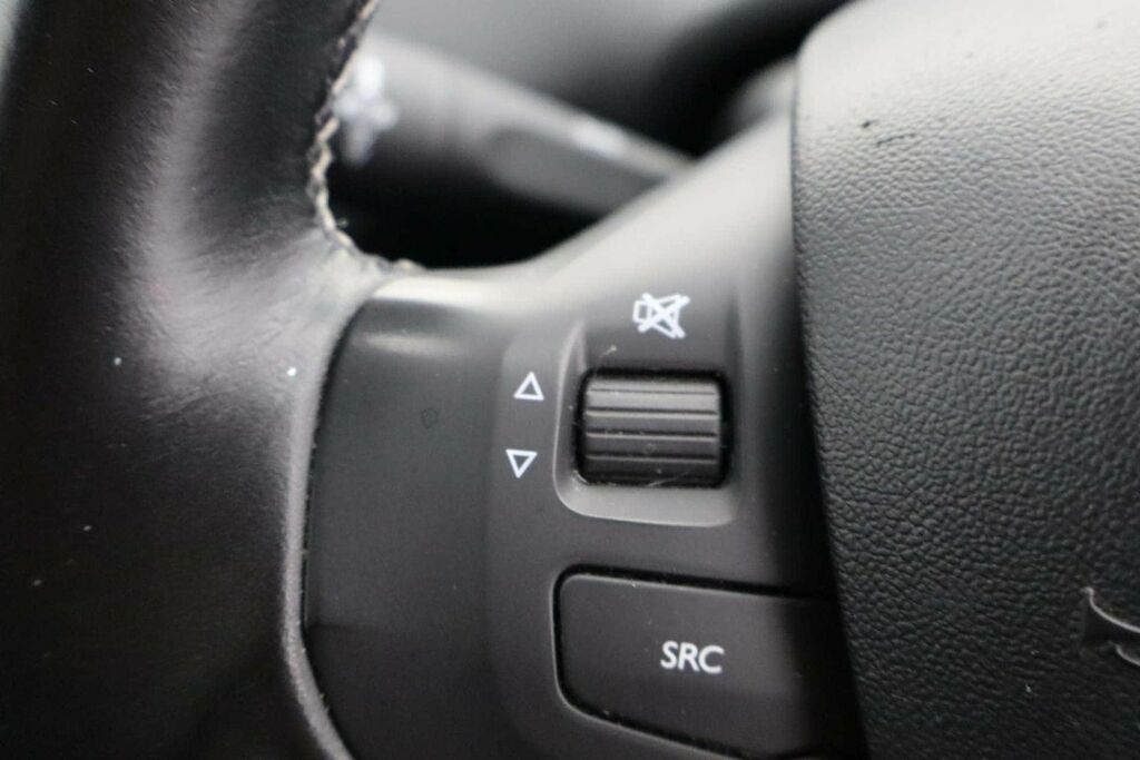 Peugeot 2008 1.2 Puretech Allure White #17