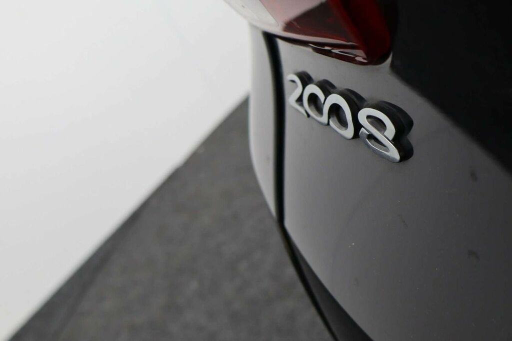 Peugeot 2008 1.2 Puretech Allure White #26
