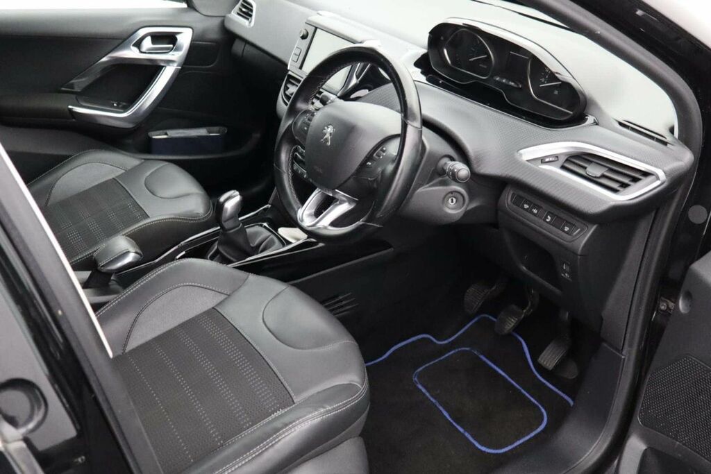 Peugeot 2008 1.2 Puretech Allure White #10