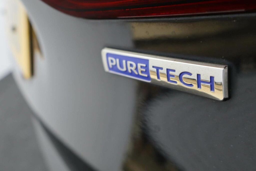 Peugeot 2008 1.2 Puretech Allure White #25
