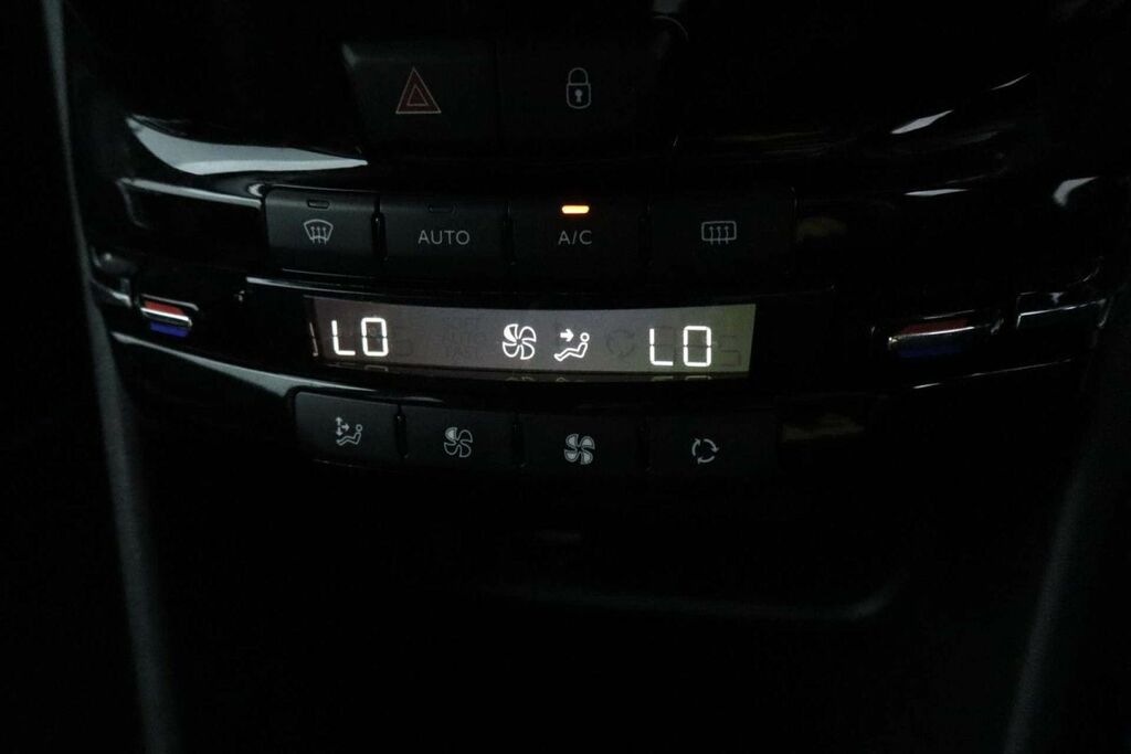 Peugeot 2008 1.2 Puretech Allure White #13