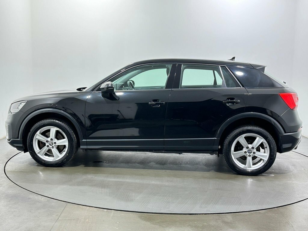 Audi Q2 1L Sport EF68KVD Black #4