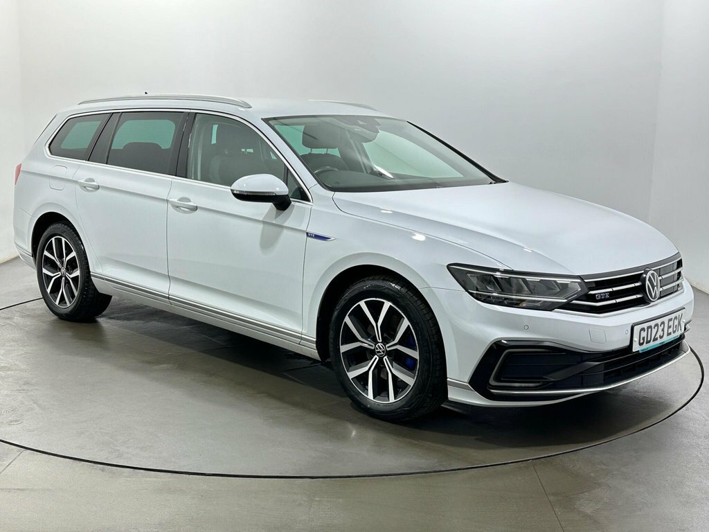 Volkswagen Passat 1.4L Gte White