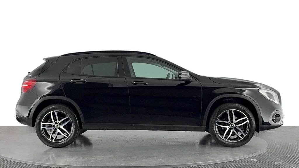 Mercedes-Benz GLA Class 1.6 Gla180 Gpf Urban Edition Suv 7G-dct Black #3