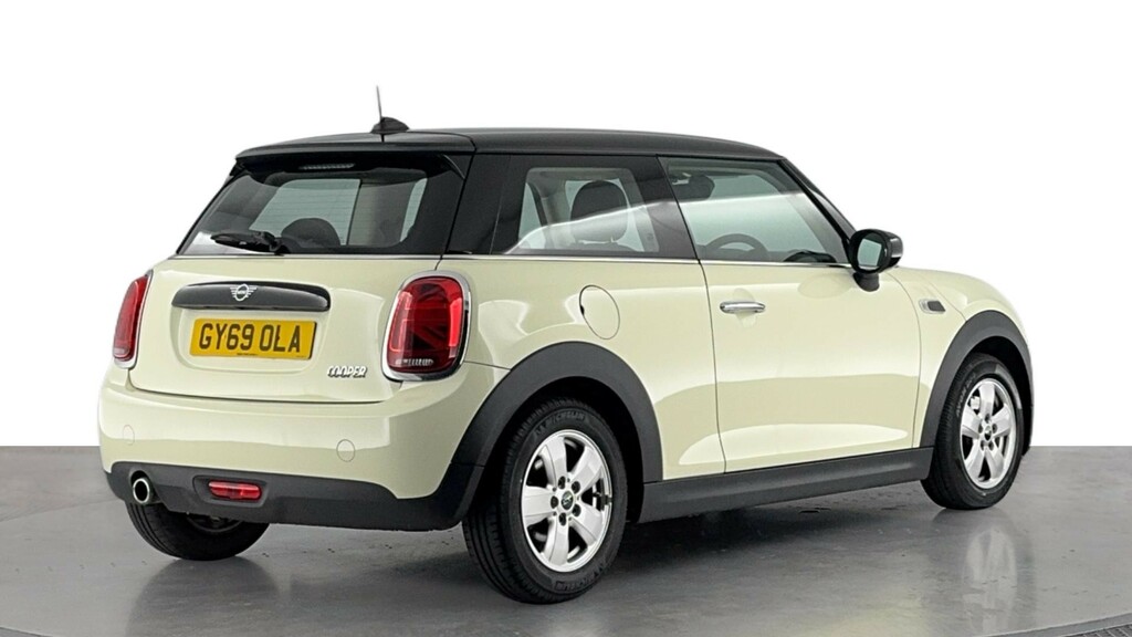Mini Hatch 1.5 Cooper Classic Hatchback Eur GY69OLA White #4