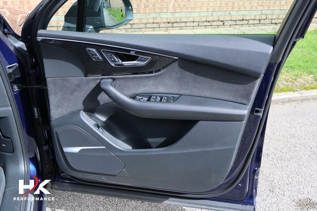 Audi Q7 Suv Black #42