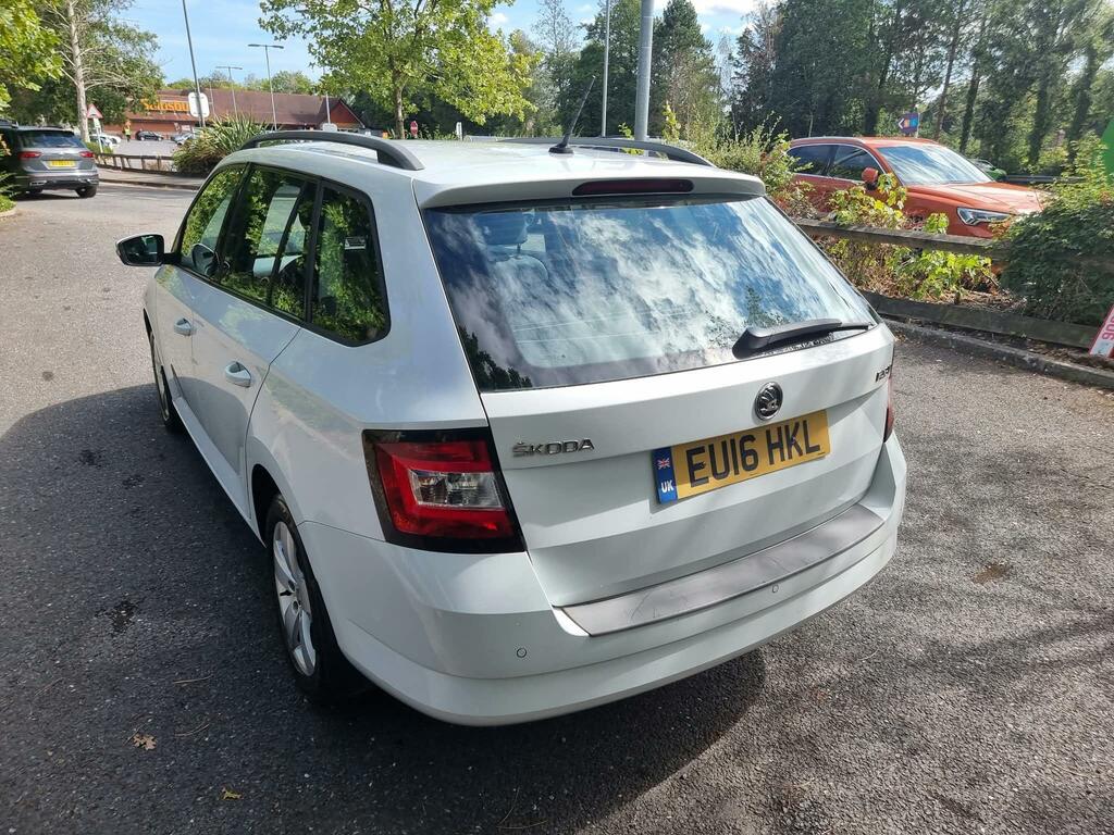 Skoda Fabia Se White #5