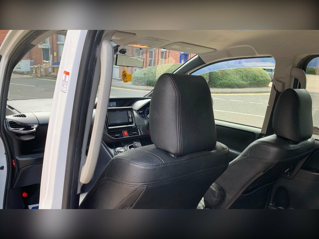 Toyota Voxy Voxy 1.8 Hybrid White #35