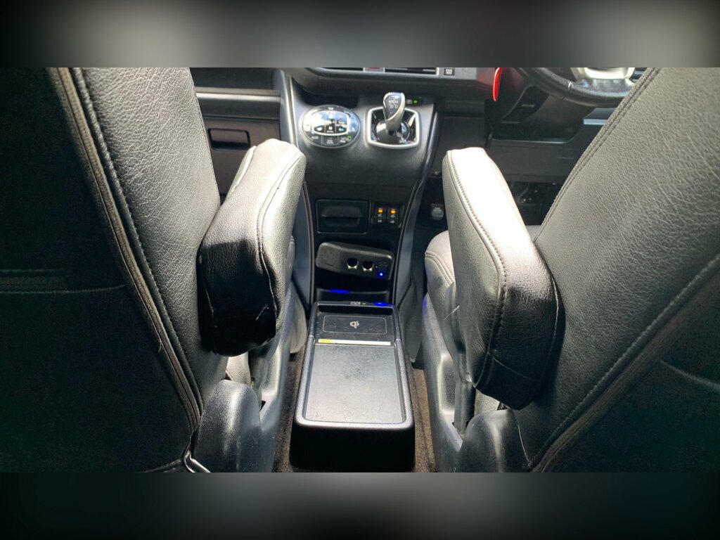 Toyota Voxy Voxy 1.8 Hybrid White #69