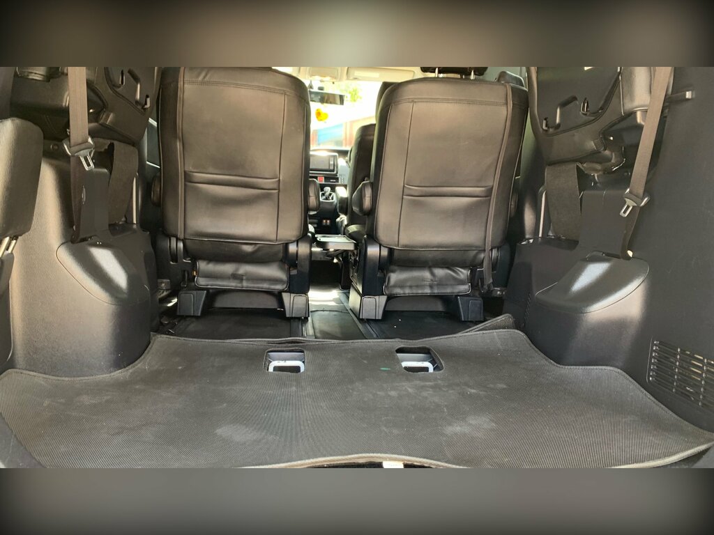 Toyota Voxy Voxy 1.8 Hybrid White #81