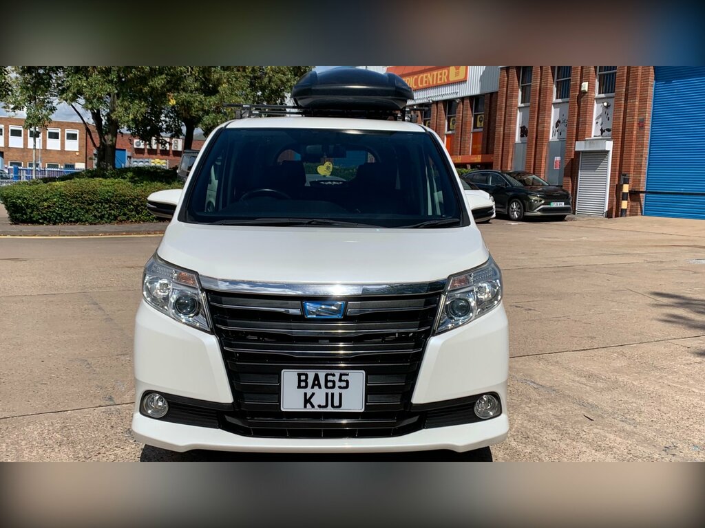 Toyota Voxy Noah 1.8 Hybrid 7 Seats Mpv Ulez White #2