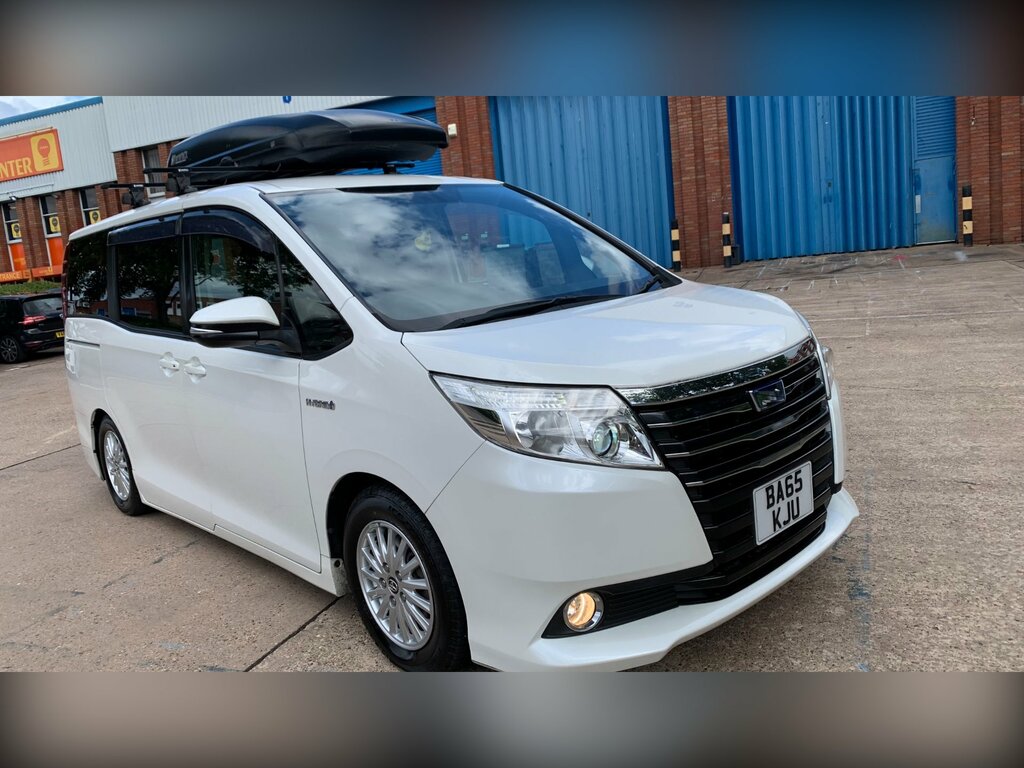 Toyota Voxy Voxy 1.8 Hybrid White #82