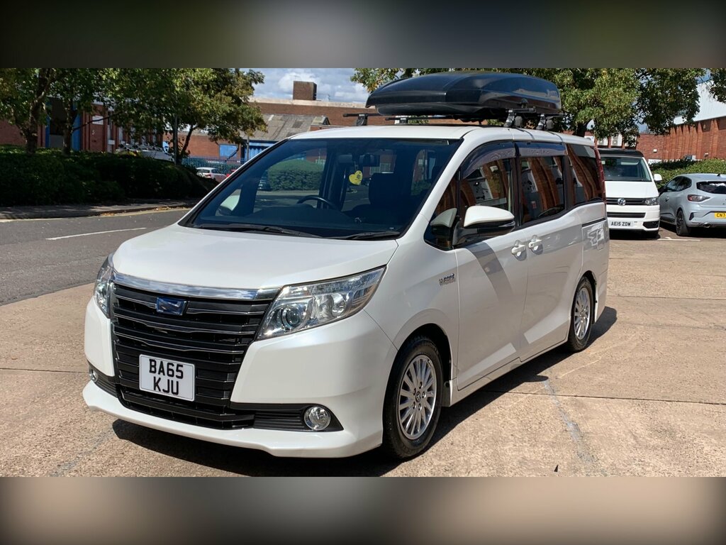 Toyota Voxy Voxy 1.8 Hybrid White #7