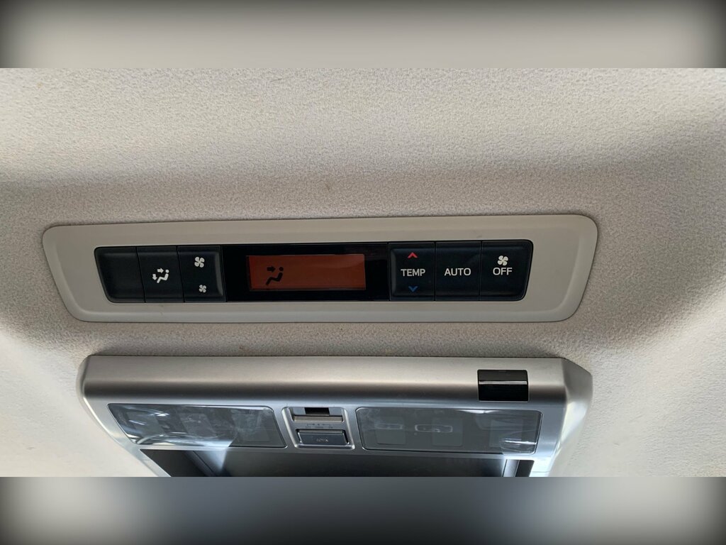 Toyota Voxy Voxy 1.8 Hybrid White #53