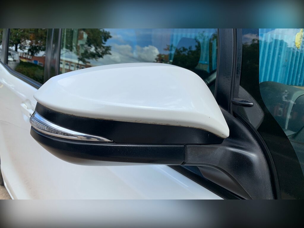 Toyota Voxy Voxy 1.8 Hybrid White #40