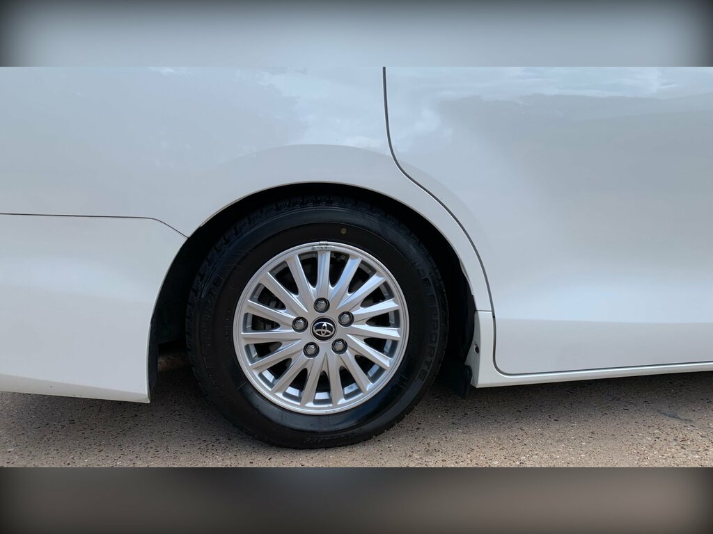 Toyota Voxy Voxy 1.8 Hybrid White #12