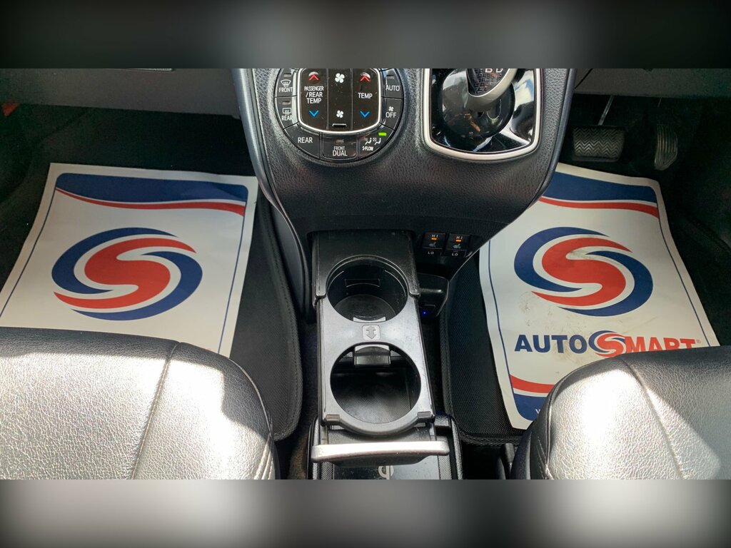 Toyota Voxy Voxy 1.8 Hybrid White #59