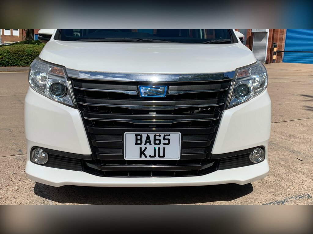 Toyota Voxy Noah 1.8 Hybrid 7 Seats Mpv Ulez White #3