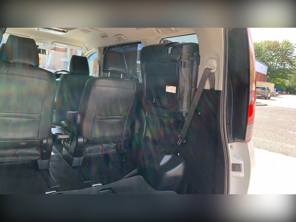 Toyota Voxy Voxy 1.8 Hybrid White #79