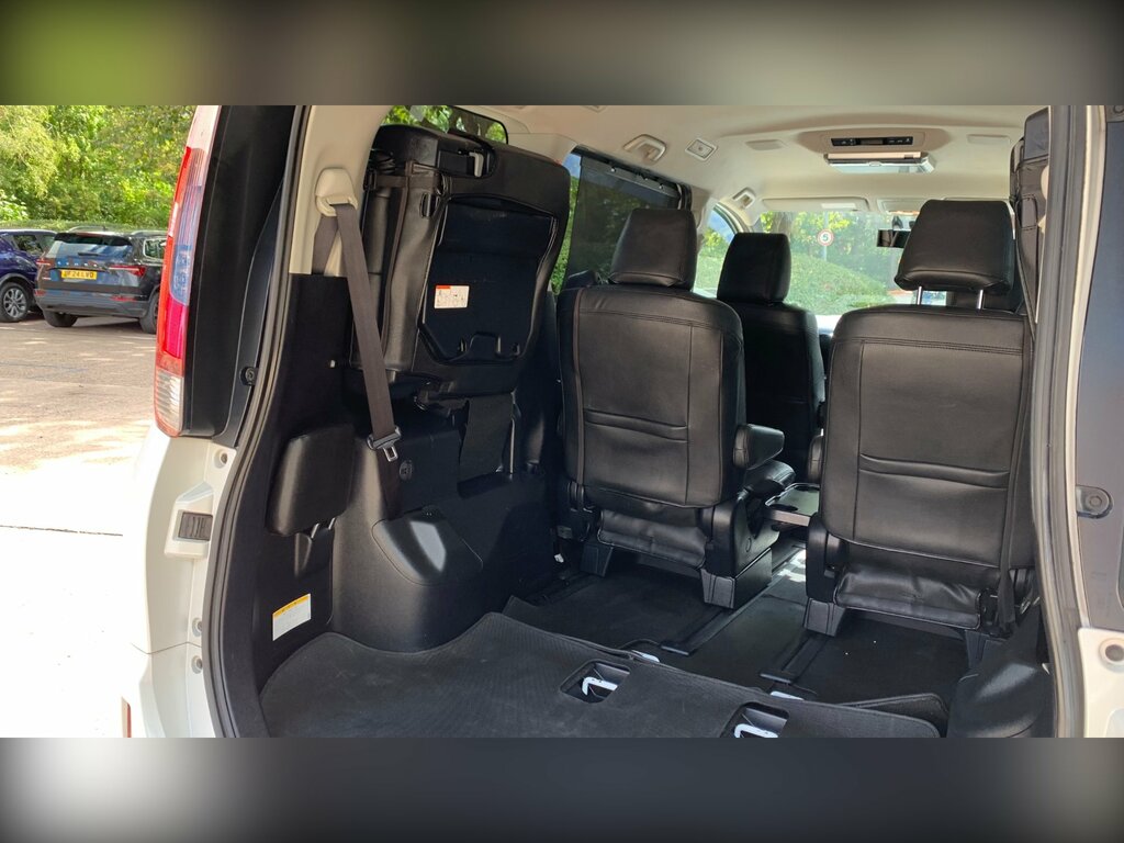 Toyota Voxy Voxy 1.8 Hybrid White #78