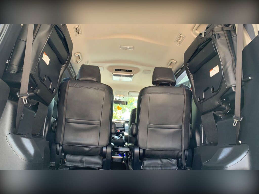 Toyota Voxy Voxy 1.8 Hybrid White #80