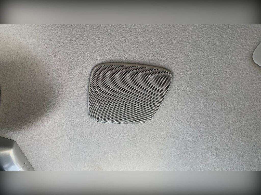 Toyota Voxy Voxy 1.8 Hybrid White #55