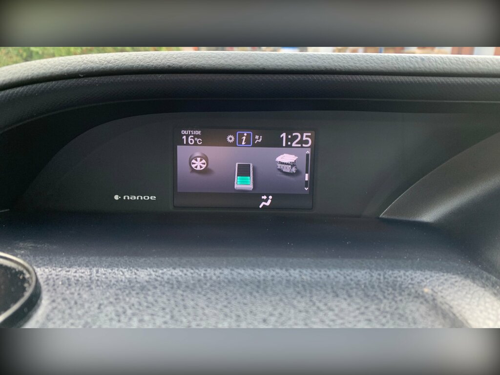 Toyota Voxy Voxy 1.8 Hybrid White #72
