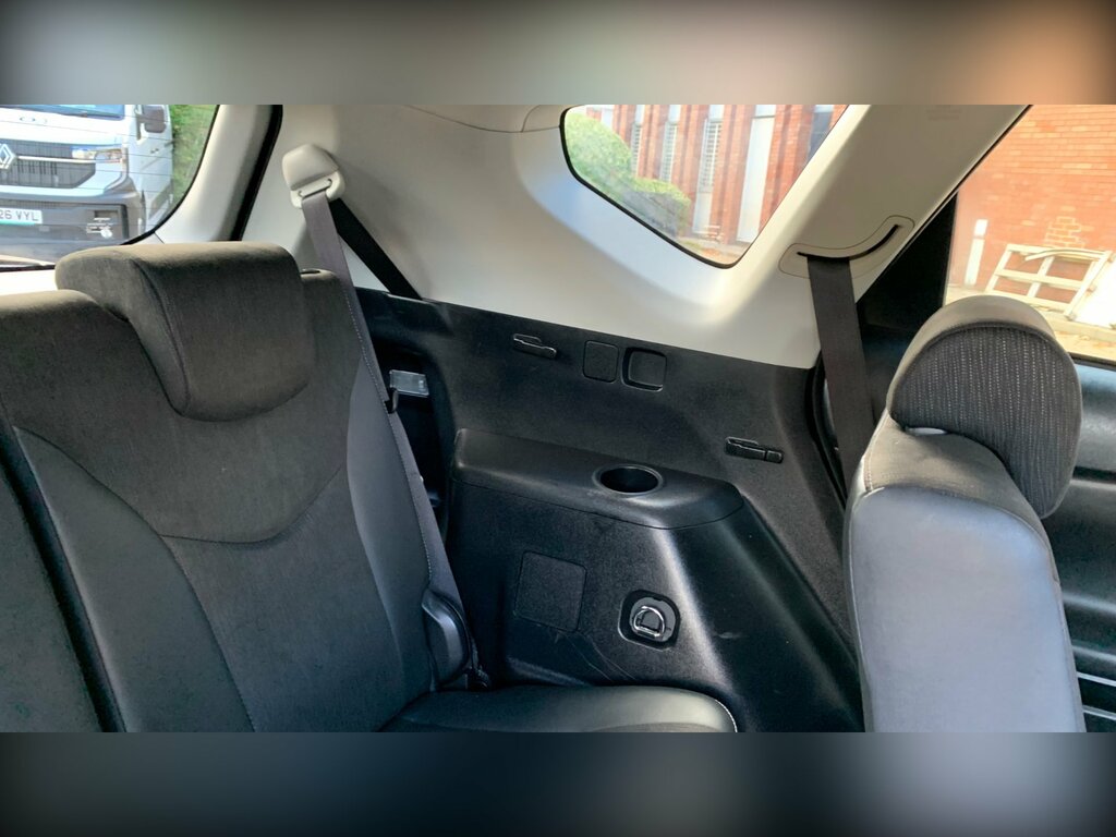 Toyota Prius+ 1.8L Icon Silver #40