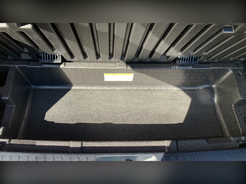 Toyota Prius+ 1.8L Icon Silver #83