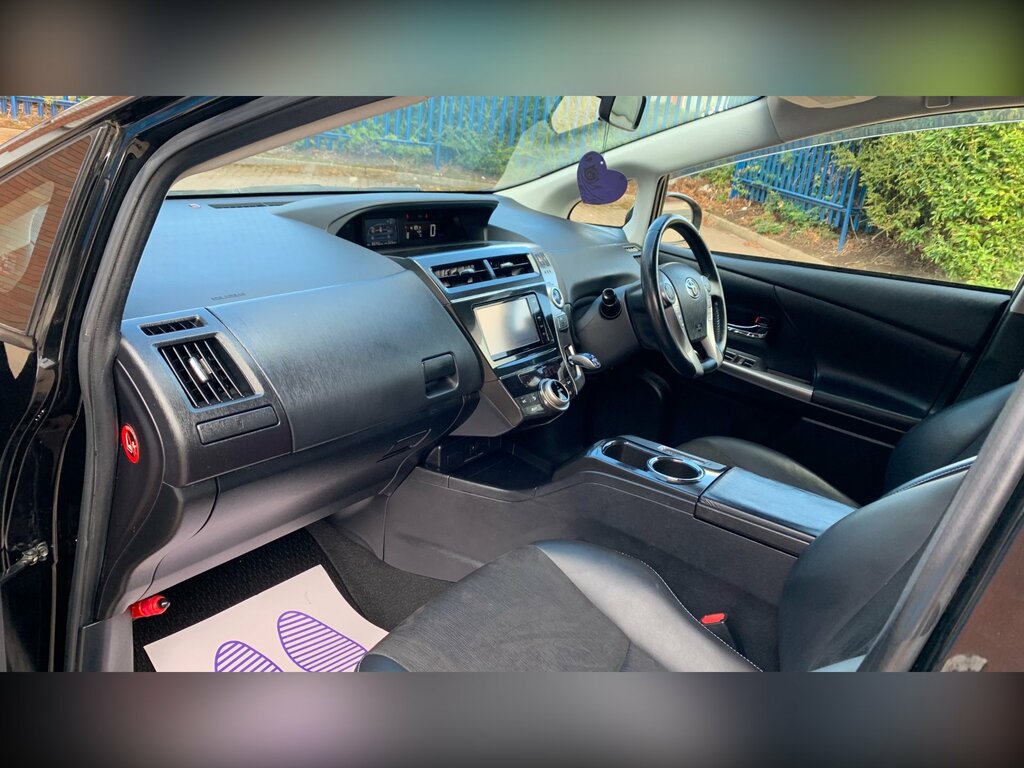 Toyota Prius+ 1.8L Icon Silver #25