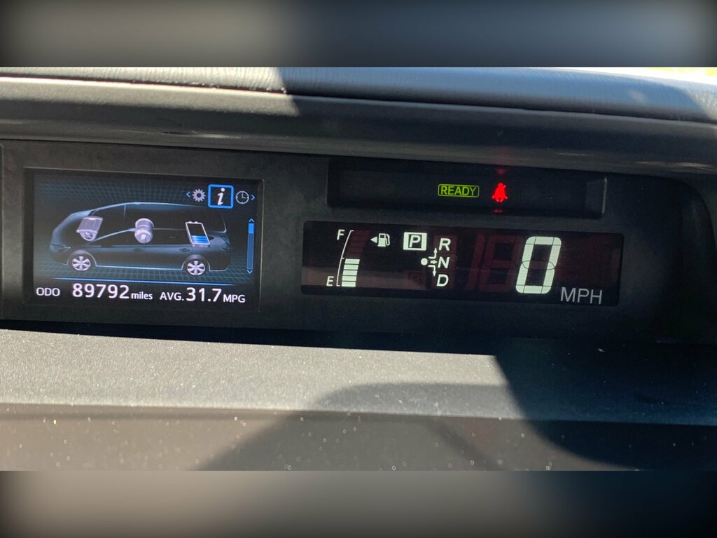 Toyota Prius+ 1.8L Icon Silver #71