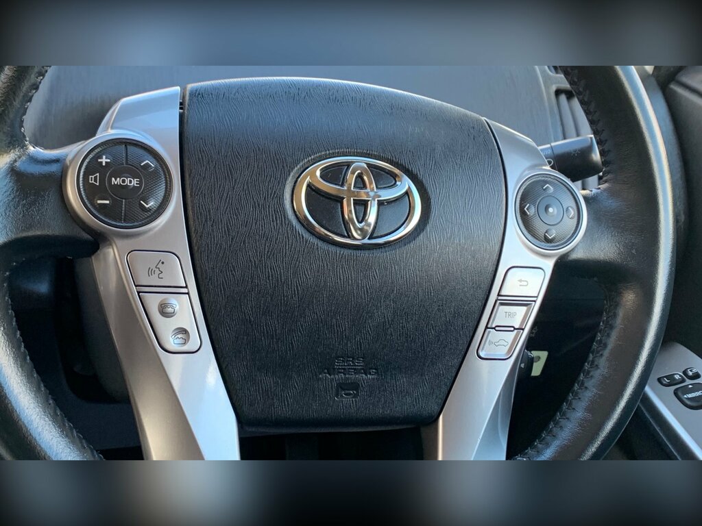 Toyota Prius+ 1.8L Icon Silver #72
