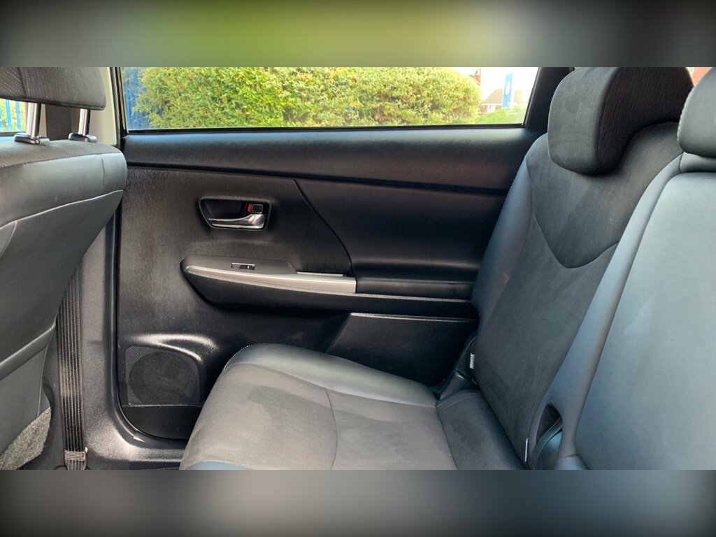 Toyota Prius+ 1.8L Icon Silver #28