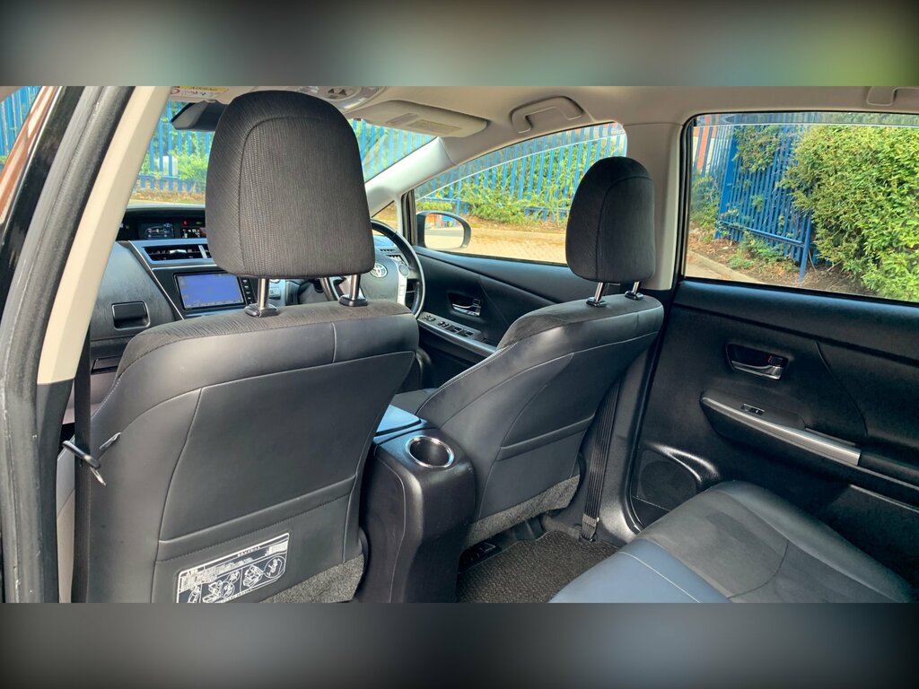 Toyota Prius+ 1.8L Icon Silver #30