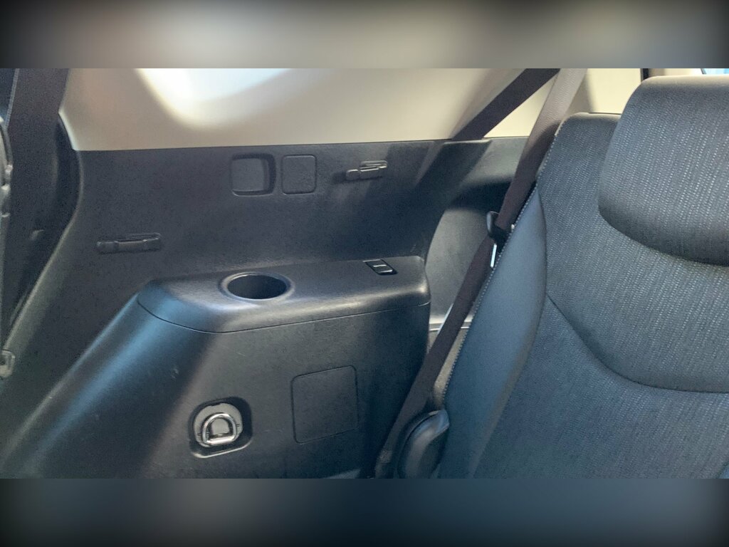 Toyota Prius+ 1.8L Icon Silver #31