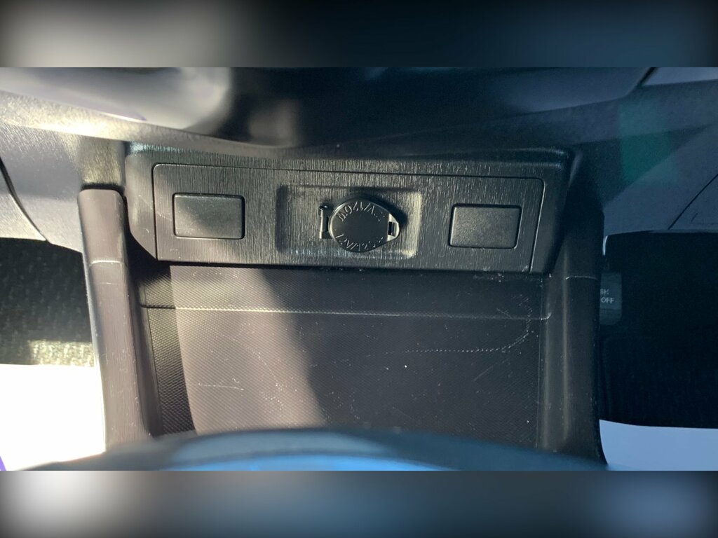 Toyota Prius+ 1.8L Icon Silver #75