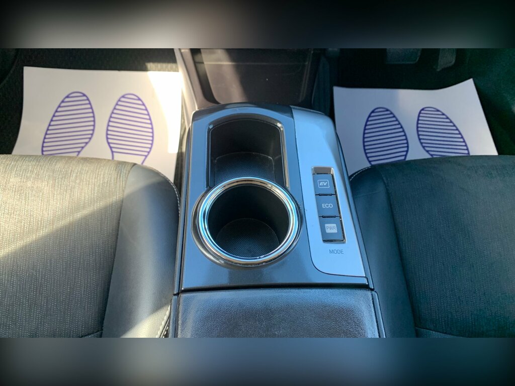 Toyota Prius+ 1.8L Icon Silver #66