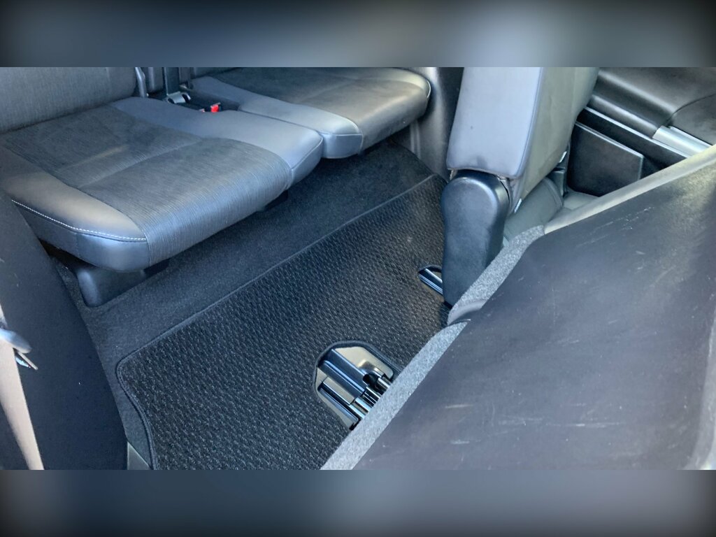 Toyota Prius+ 1.8L Icon Silver #45