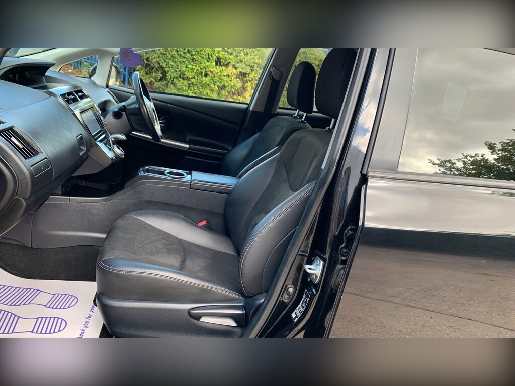 Toyota Prius+ 1.8L Icon Silver #24