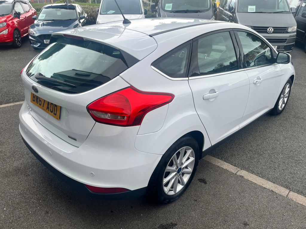 Ford Focus 1.0T Ecoboost Titanium Hatchback E  #4