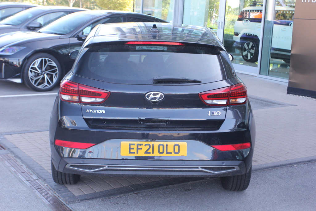 Hyundai I30 1.0T Gdi Premium Black #4