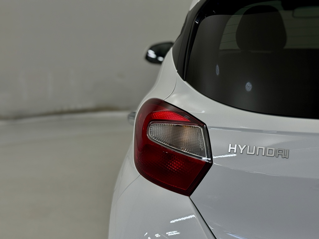 Hyundai I10 Hatchback Green #30