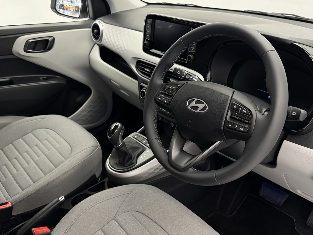 Hyundai I10 Hatchback Green #19