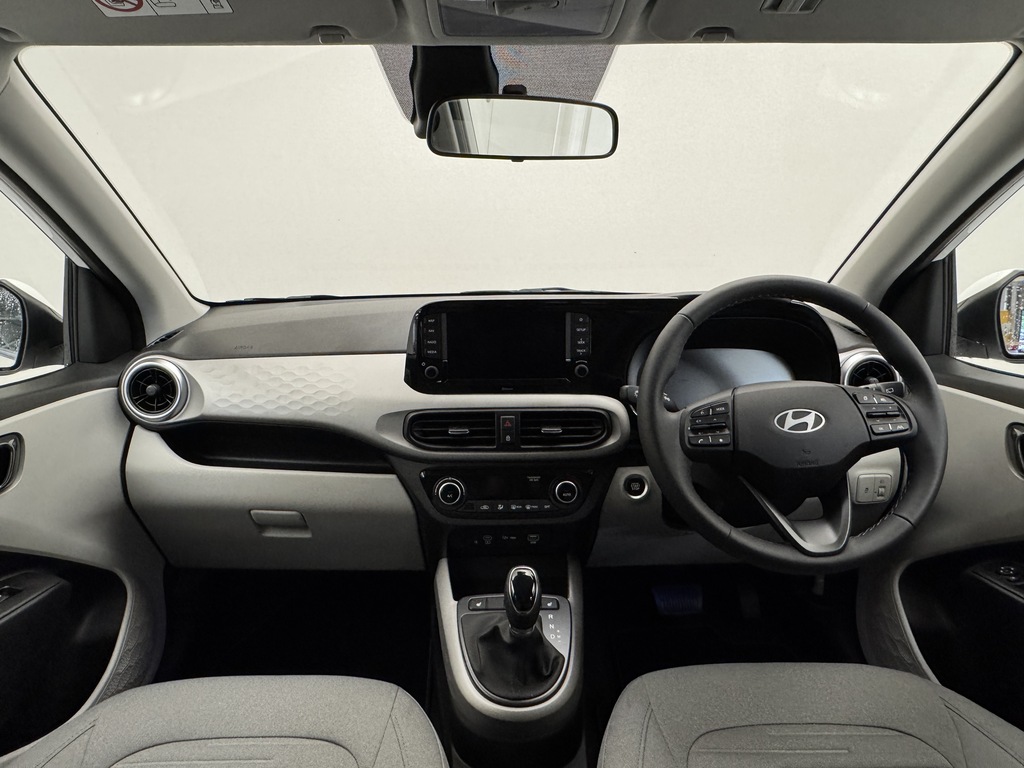 Hyundai I10 1.2 79 Premium Nav White #2