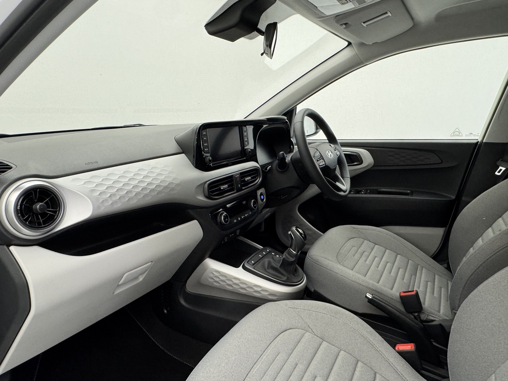 Hyundai I10 Hatchback Green #12