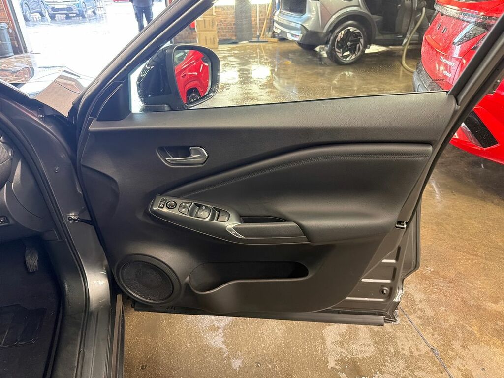 Nissan Juke Hatchback Black #17