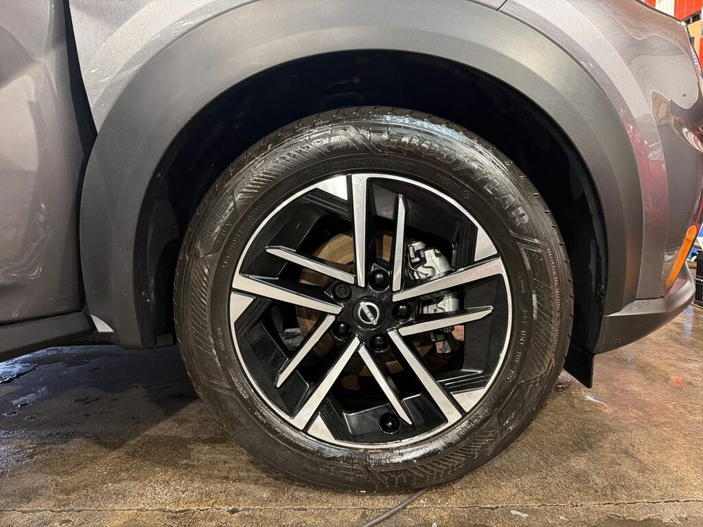 Nissan Juke Hatchback Black #8