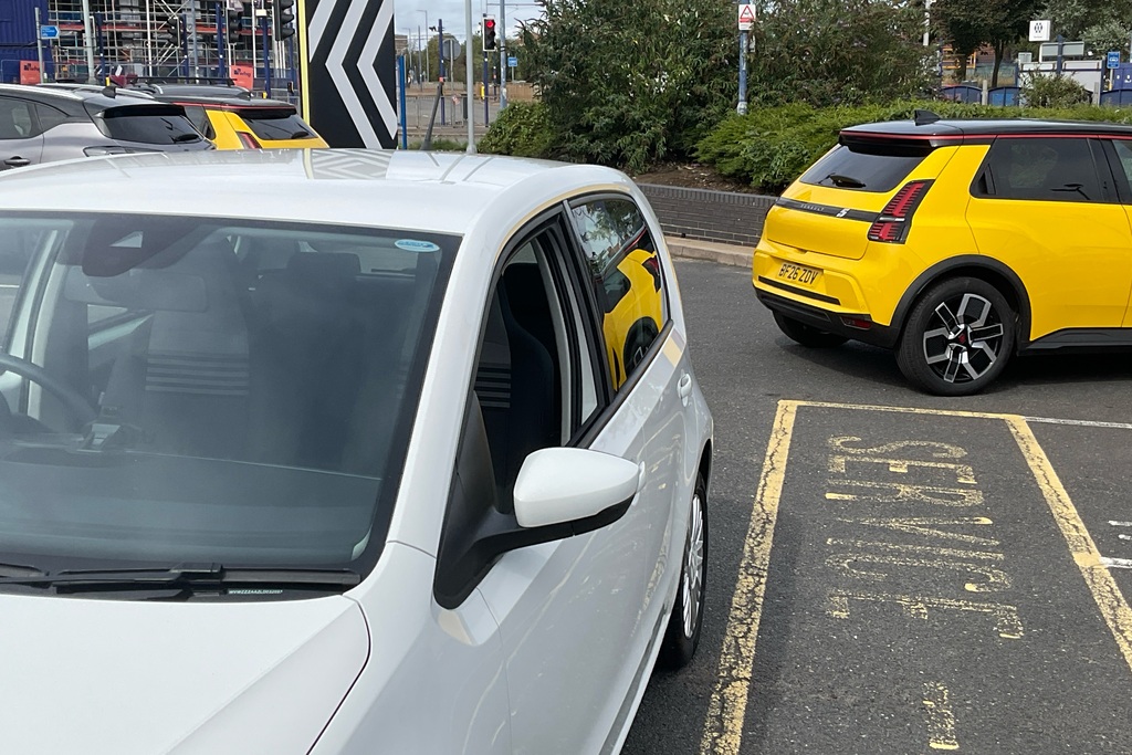 Volkswagen Up 1.0 Up Red #26
